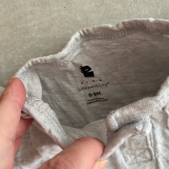 Title Earthling Romper with wooden buttons - Picture 3 of 3